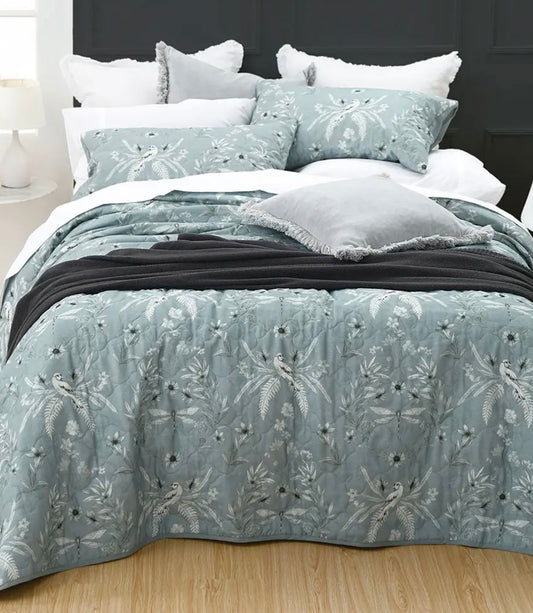 Toile Queen size Quilt and Pillowcase set